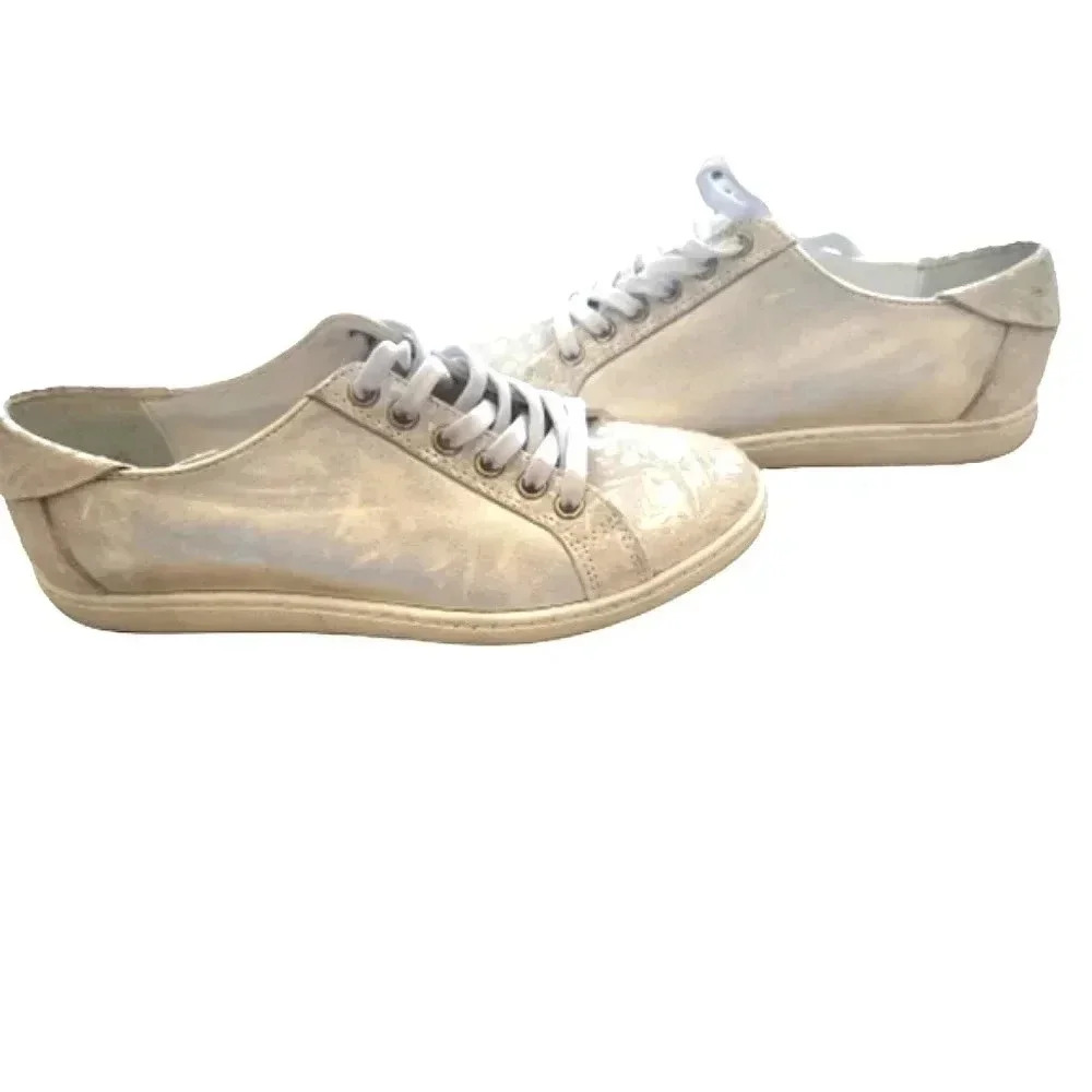 NWT(in box) Barney's New York brushed silver patterned sneakers Size 4.5